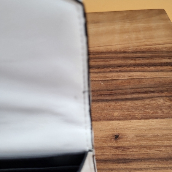 🩷 3/$15 Simply Vera White and Black Wallet - Picture 4 of 4